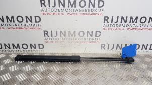 Gebruikte Set Gasdempers Achterklep Volkswagen Polo V (6R) 1.2 12V Prijs € 12,10 Inclusief btw aangeboden door Autodemontage Rijnmond BV