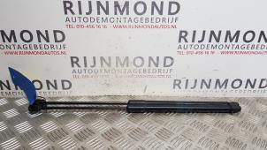 Gebruikte Set Gasdempers Achterklep Volkswagen Polo V (6R) 1.2 12V Prijs € 12,10 Inclusief btw aangeboden door Autodemontage Rijnmond BV