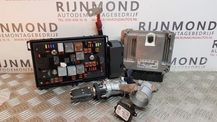 Gebruikte Kontaktslot + computer Opel Astra J (PC6/PD6/PE6/PF6) 2.0 CDTI 16V 160 Ecotec Prijs op aanvraag aangeboden door Autodemontage Rijnmond BV
