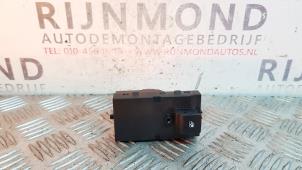 Gebruikte Ruit schakelaar elektrisch Opel Astra J (PC6/PD6/PE6/PF6) 2.0 CDTI 16V 160 Ecotec Prijs € 18,15 Inclusief btw aangeboden door Autodemontage Rijnmond BV