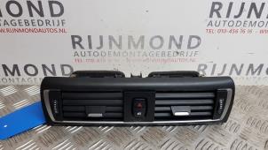 Gebruikte Luchtrooster Dashboard BMW 1 serie (F20) 116d 1.5 12V TwinPower Prijs € 60,50 Inclusief btw aangeboden door Autodemontage Rijnmond BV