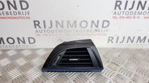 Gebruikte Luchtrooster Dashboard BMW 1 serie (F20) 116d 1.5 12V TwinPower Prijs € 24,20 Inclusief btw aangeboden door Autodemontage Rijnmond BV