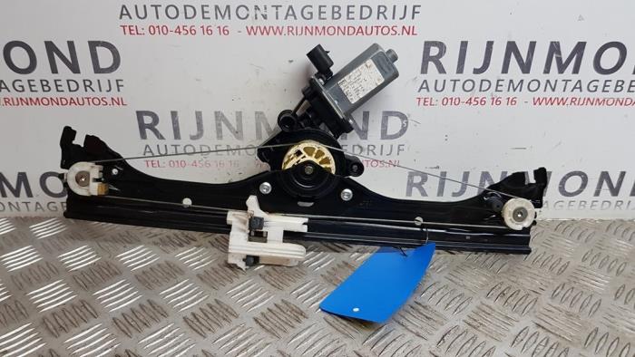 Ruitmechaniek 2Deurs links-voor van een Fiat 500 (312) 1.2 2009