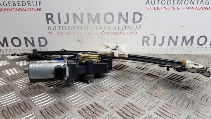 Ruitmechaniek 2Deurs links-voor van een Fiat 500 (312) 1.2 2009