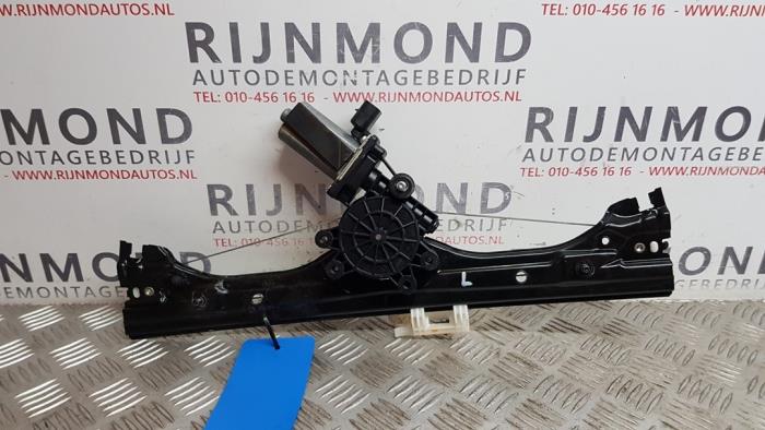 Ruitmechaniek 2Deurs links-voor van een Fiat 500 (312) 1.2 2009