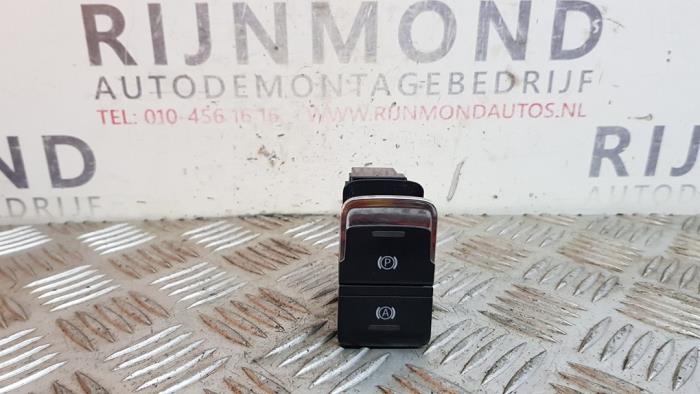 Gebruikte Handrem schakelaar Seat Leon (5FB) 1.8 TSI Ecomotive 16V Prijs € 48,40 Inclusief btw aangeboden door Autodemontage Rijnmond BV