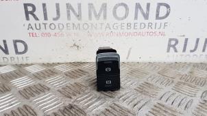 Gebruikte Handrem schakelaar Seat Leon (5FB) 2.0 TDI FR 16V Prijs € 48,40 Inclusief btw aangeboden door Autodemontage Rijnmond BV