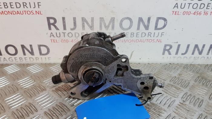 Dieselpomp van een Seat Altea (5P1) 2.0 TDI 16V 2005