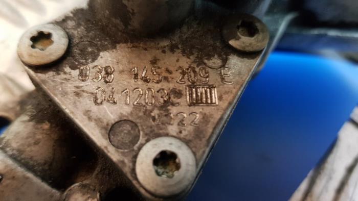 Dieselpomp van een Seat Altea (5P1) 2.0 TDI 16V 2005