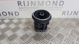 Gebruikte Luchtrooster Dashboard Audi Q2 (GAB/GAG) 1.6 30 TDI 16V Prijs € 24,20 Inclusief btw aangeboden door Autodemontage Rijnmond BV