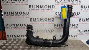 Gebruikte Intercooler Buis Ford Fiesta 7 1.0 EcoBoost 12V 100 Van Prijs € 42,35 Inclusief btw aangeboden door Autodemontage Rijnmond BV