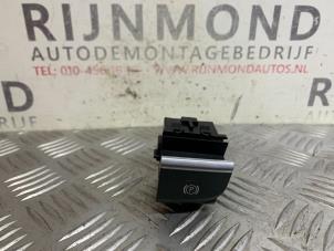 Gebruikte Schakelaar handrem Audi A3 Sportback (8VA/8VF) 1.6 TDI 16V Prijs € 12,10 Inclusief btw aangeboden door Autodemontage Rijnmond BV