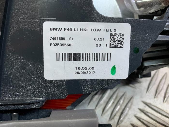 Achterlicht links van een BMW 2 serie Gran Tourer (F46) 218i 1.5 TwinPower Turbo 12V 2018