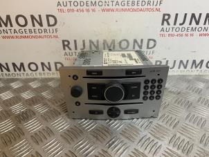 Gebruikte Radio CD Speler Opel Astra H GTC (L08) 1.6 16V Twinport Prijs € 45,00 Margeregeling aangeboden door Autodemontage Rijnmond BV