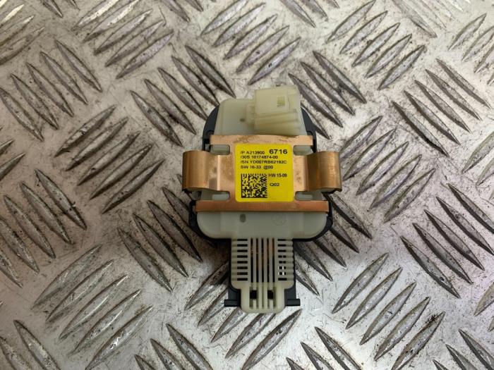 Gebruikte Sensor regen Mercedes E (W213) E-220d 2.0 Turbo 16V Prijs € 48,40 Inclusief btw aangeboden door Autodemontage Rijnmond BV