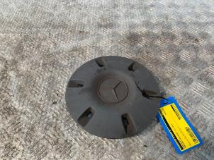 Gebruikte Naafkapje Mercedes Sprinter 3t (906.61) 210 CDI 16V Prijs € 10,00 Margeregeling aangeboden door Autodemontage Rijnmond BV