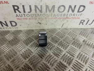 Gebruikte Handrem schakelaar Audi A4 Avant (B8) 2.0 TDI 16V Prijs op aanvraag aangeboden door Autodemontage Rijnmond BV