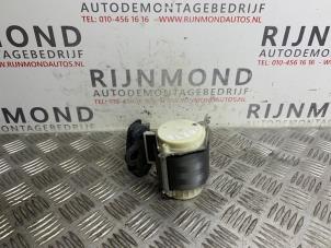 Gebruikte Veiligheidsgordel midden-achter Renault Clio III (BR/CR) 1.5 dCi FAP Prijs € 40,00 Margeregeling aangeboden door Autodemontage Rijnmond BV