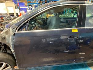 Gebruikte Portier 4Deurs links-voor Volkswagen Golf VI Variant (AJ5/1KA) 1.6 TDI 16V 105 Prijs € 200,00 Margeregeling aangeboden door Autodemontage Rijnmond BV