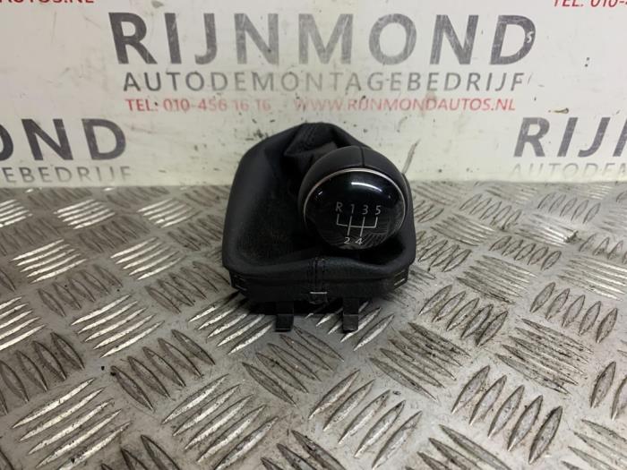 Gebruikte Versnellingspook Volkswagen Polo VI (AW1) 1.0 TSI 12V Prijs € 20,00 Margeregeling aangeboden door Autodemontage Rijnmond BV