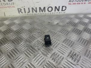 Gebruikte Raam schakelaar elektrisch Audi A1 (8X1/8XK) 1.4 TFSI 16V 122 Prijs € 12,10 Inclusief btw aangeboden door Autodemontage Rijnmond BV