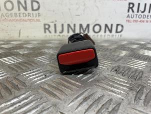 Gebruikte Veiligheidsgordel Insteek rechts-voor Ford Transit Courier 1.0 Ti-VCT EcoBoost 12V Prijs op aanvraag aangeboden door Autodemontage Rijnmond BV