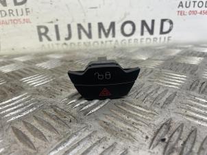 Gebruikte Alarmlicht Schakelaar Ford Transit Courier 1.0 Ti-VCT EcoBoost 12V Prijs op aanvraag aangeboden door Autodemontage Rijnmond BV