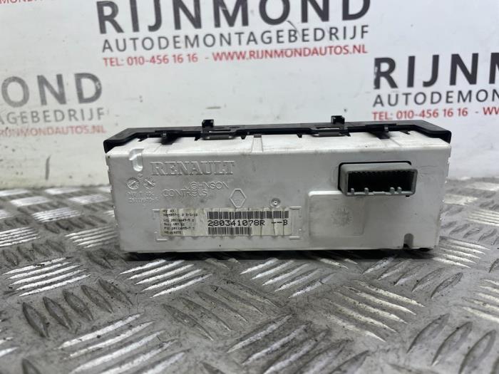 Display Interieur van een Nissan Primastar 2.0 dCi 90 2012