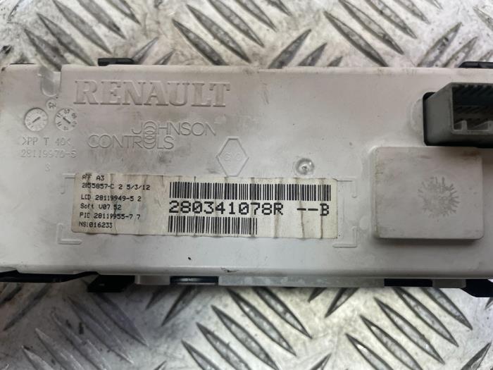 Display Interieur van een Nissan Primastar 2.0 dCi 90 2012