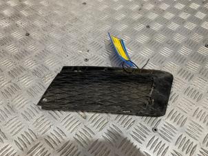 Gebruikte Grille BMW 3 serie (E92) 320i 16V Prijs op aanvraag aangeboden door Autodemontage Rijnmond BV