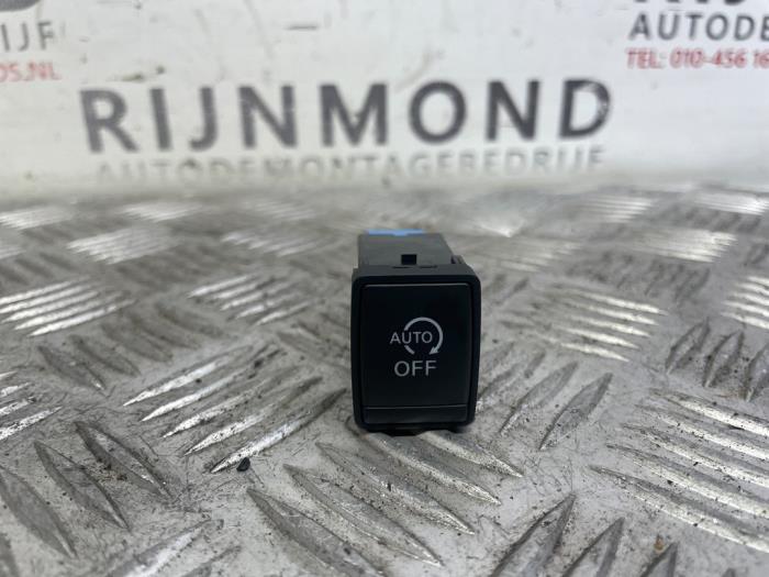 Start/Stop schakelaar van een Nissan Qashqai (J11) 1.3 DIG-T 140 16V 2020