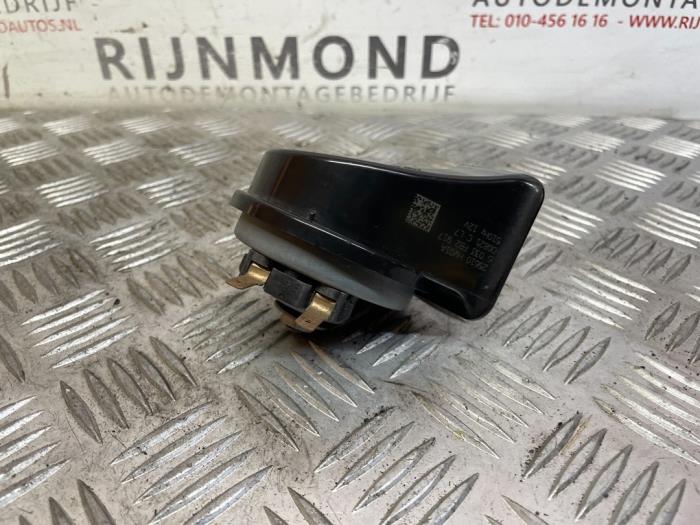 Claxon van een Nissan Qashqai (J11) 1.3 DIG-T 140 16V 2020