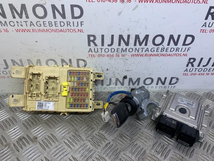Gebruikte Kontaktslot + computer Kia Picanto (JA) 1.0 12V Prijs op aanvraag aangeboden door Autodemontage Rijnmond BV