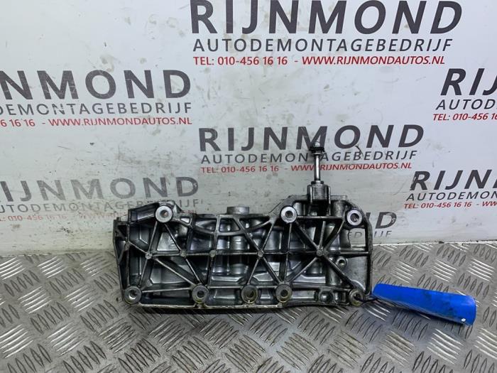 Dynamosteun boven van een BMW 1 serie (F20) 120d 2.0 16V 2013