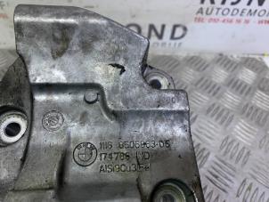 Dynamosteun boven van een BMW 1 serie (F20) 120d 2.0 16V 2013