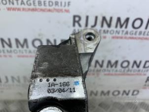 Dynamosteun boven van een BMW 1 serie (F20) 120d 2.0 16V 2013