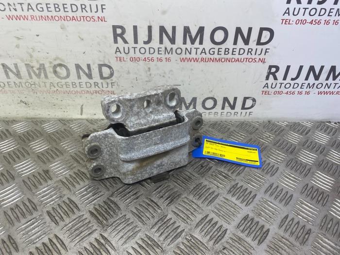 Gebruikte Motorsteun Volkswagen Caddy Combi III (2KB,2KJ) 1.6 TDI 16V Prijs € 24,20 Inclusief btw aangeboden door Autodemontage Rijnmond BV