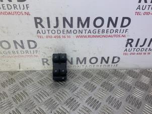 Gebruikte Ruit schakelaar elektrisch Opel Meriva Mk.II 1.4 16V Ecotec Prijs € 20,00 Margeregeling aangeboden door Autodemontage Rijnmond BV