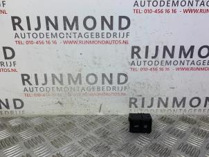 Gebruikte Schakelaar (diversen) Jaguar XE 2.0d 180 16V Prijs op aanvraag aangeboden door Autodemontage Rijnmond BV