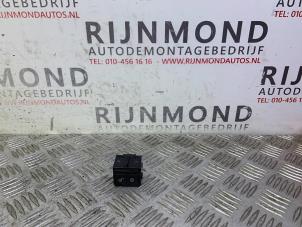 Gebruikte Centrale deurvergrendeling Schakelaar Jaguar XE 2.0d 180 16V Prijs op aanvraag aangeboden door Autodemontage Rijnmond BV