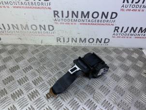 Gebruikte Veiligheidsgordel midden-achter Jaguar XE 2.0d 180 16V Prijs € 242,00 Inclusief btw aangeboden door Autodemontage Rijnmond BV