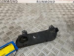 Gebruikte Afdekplaat mistlamp links BMW X3 (F25) xDrive20d 16V Prijs € 15,00 Margeregeling aangeboden door Autodemontage Rijnmond BV