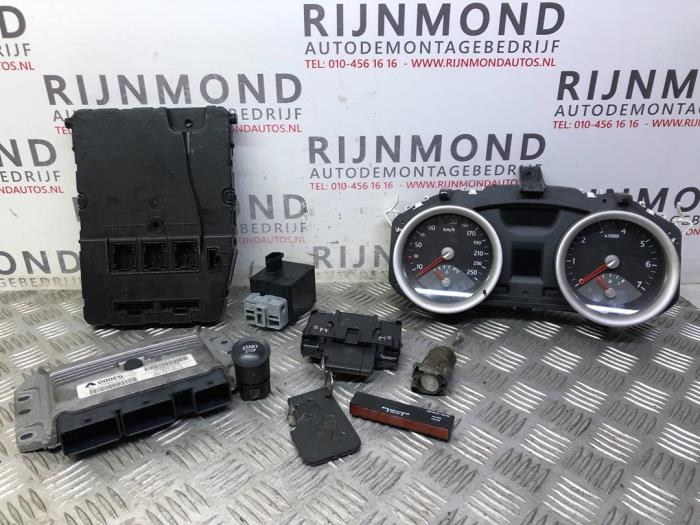 Gebruikte Kontaktslot + computer Renault Megane II (BM/CM) 1.6 16V Prijs € 175,00 Margeregeling aangeboden door Autodemontage Rijnmond BV