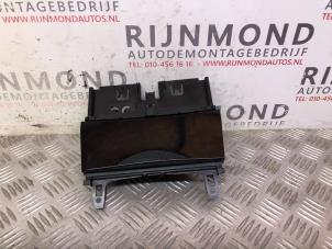 Gebruikte Opbergvak Mercedes C (C204) 1.8 C-180 CGI 16V BlueEfficiency Prijs € 36,30 Inclusief btw aangeboden door Autodemontage Rijnmond BV