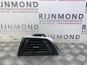 Gebruikte Luchtrooster Dashboard BMW 1 serie (F20) 120i 2.0 16V Prijs € 18,15 Inclusief btw aangeboden door Autodemontage Rijnmond BV