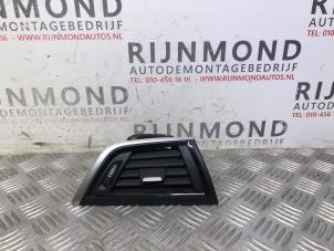 Gebruikte Luchtrooster Dashboard BMW 1 serie (F20) 120i 2.0 16V Prijs € 18,15 Inclusief btw aangeboden door Autodemontage Rijnmond BV
