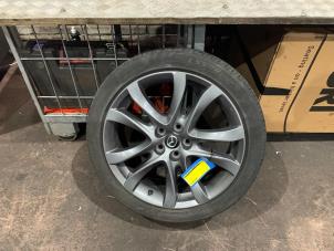 Gebruikte Velg + Band Mazda 6 SportBreak (GJ/GH/GL) 2.2 SkyActiv-D 175 16V Prijs € 175,00 Margeregeling aangeboden door Autodemontage Rijnmond BV