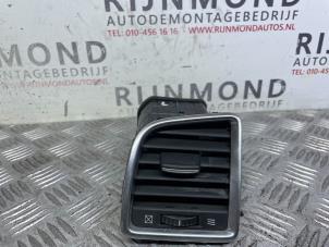 Gebruikte Luchtrooster Dashboard Mazda 6 SportBreak (GJ/GH/GL) 2.2 SkyActiv-D 175 16V Prijs € 15,00 Margeregeling aangeboden door Autodemontage Rijnmond BV