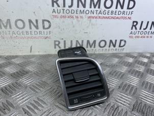 Gebruikte Luchtrooster Dashboard Mazda 6 SportBreak (GJ/GH/GL) 2.2 SkyActiv-D 175 16V Prijs € 15,00 Margeregeling aangeboden door Autodemontage Rijnmond BV