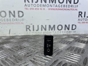 Gebruikte AUX/USB aansluiting BMW X5 (E70) xDrive 40d 3.0 24V Prijs € 48,40 Inclusief btw aangeboden door Autodemontage Rijnmond BV
